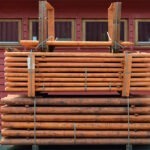 Cylinderdrejet og brunbejdset gran