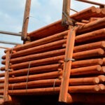 Cylinderdrejet og brunbejdset gran