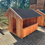 Legehus med butiksvindue og tagpap